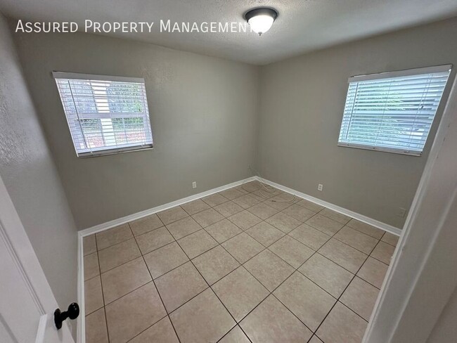 Building Photo - 220 Wilshire Dr