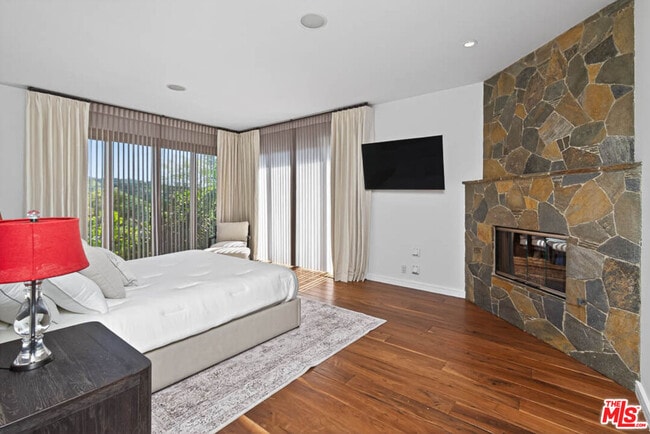 Building Photo - 1120 El Medio Ave