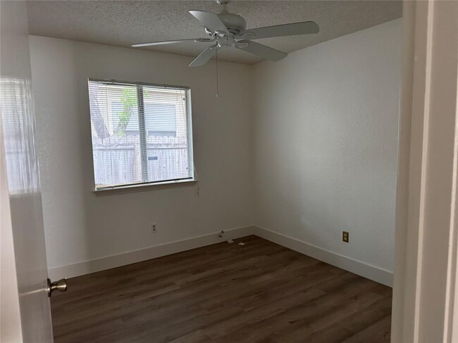 Building Photo - 709 Shade Tree Dr