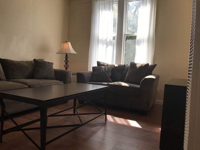 Living room (not furnished) - 336 Carolina St