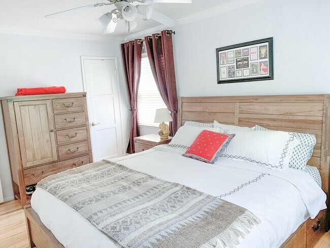 Building Photo - Beautiful 3 bed 1 bath house