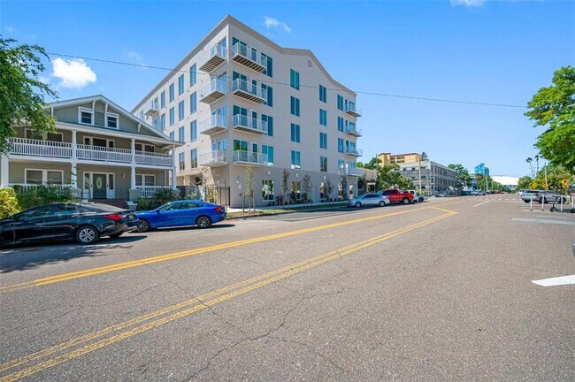 Building Photo - 644 3rd Ave S