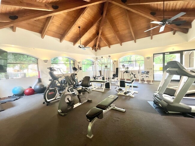 Building Photo - Luxurious 2 Bd 2 Ba Condo in Biltmore!