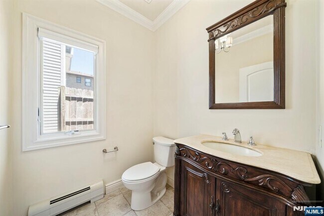 Building Photo - 316 6th St