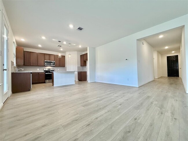 Building Photo - 18227 Dahlia Dale Dr
