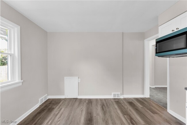 Building Photo - 17801 Grovewood Ave