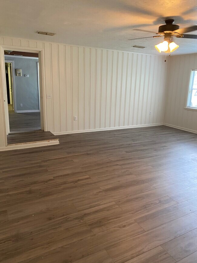 Building Photo - Cactus/Block - 2602