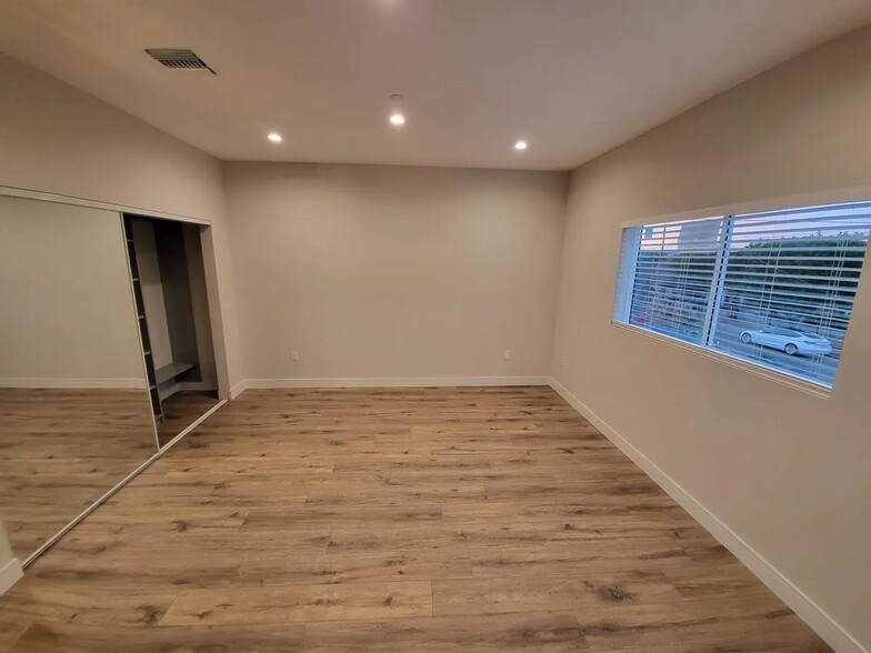 Building Photo - 10934 Nettleton St