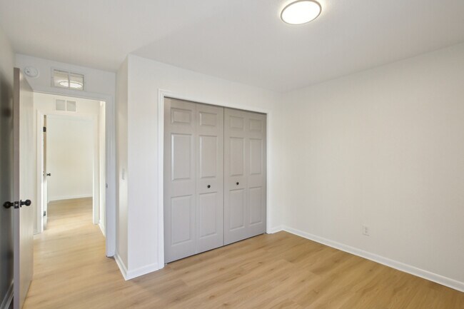 Building Photo - 3911 King Dr