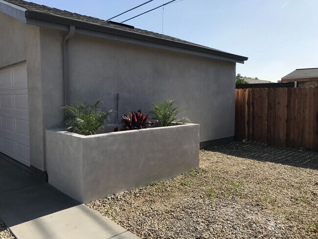 Building Photo - 74(860)