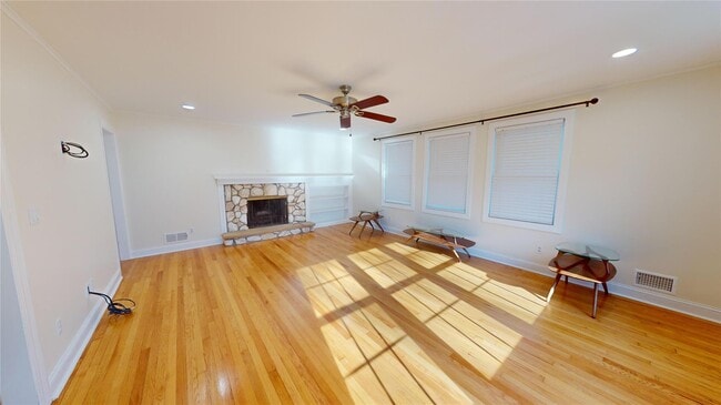 Building Photo - 13 Old Quaker Hill Rd