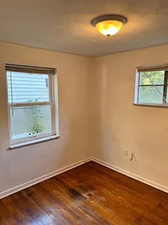 Building Photo - 735 Center Ave