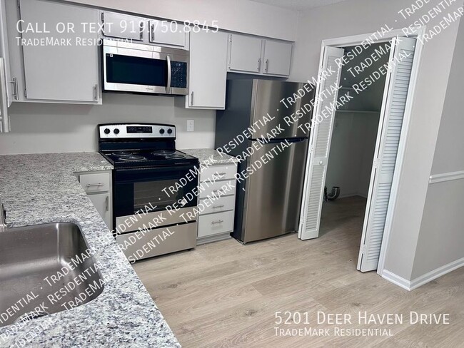 Building Photo - 5201 Deer Haven Dr