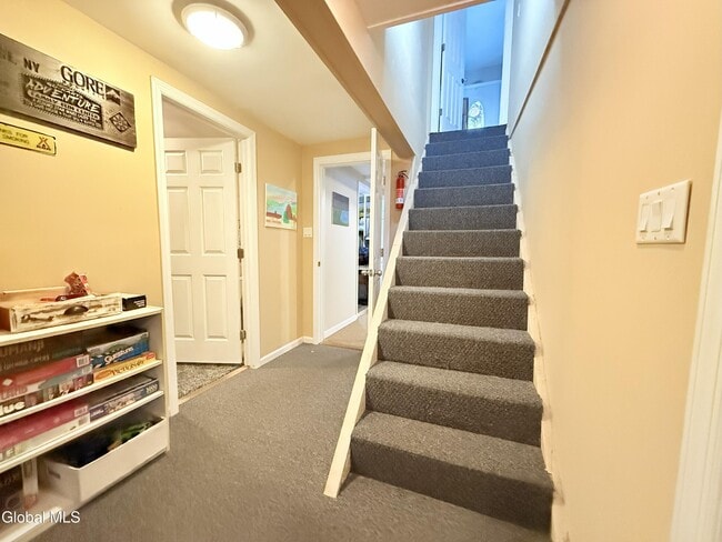 Building Photo - 23 Hillcrest Dr