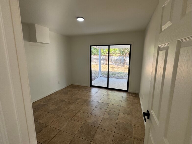 Building Photo - 10935 N 14th St