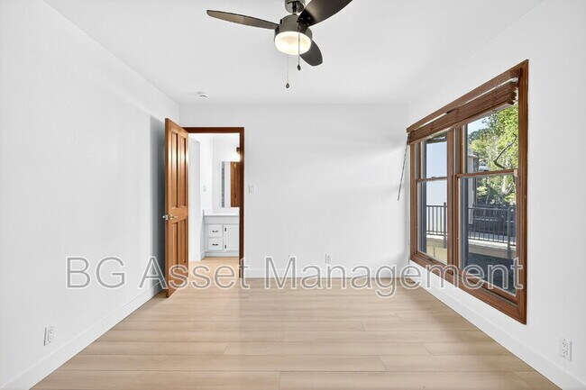 Building Photo - 2079 Ascot Dr