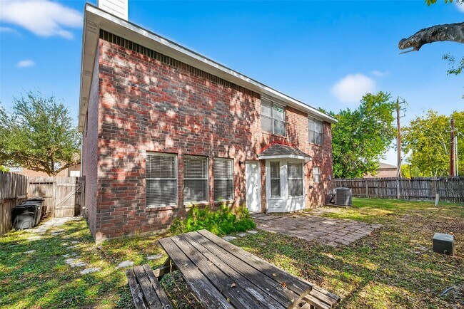 Building Photo - 8366 Golf Green Cir