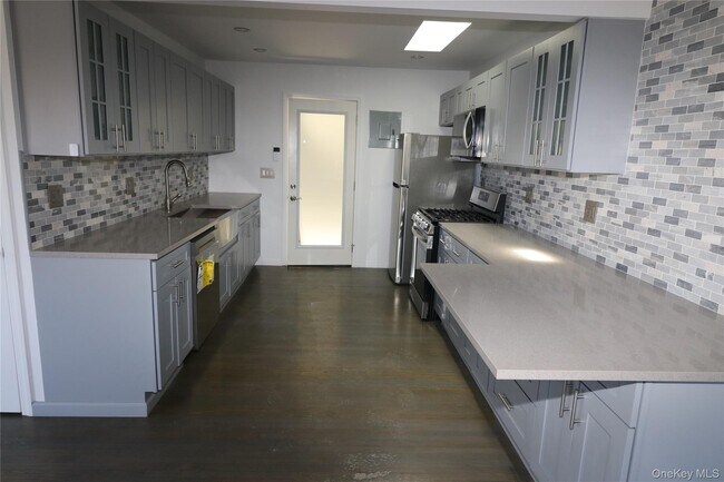 Building Photo - 153 US-9W