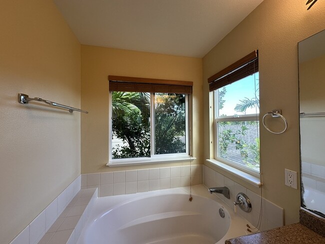 Building Photo - Pet-Friendly Spacious Solar-Powered Home i...