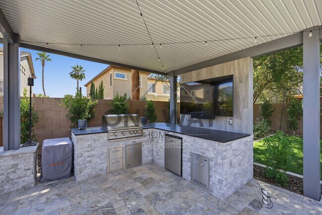 Building Photo - 587 E Benrich Dr