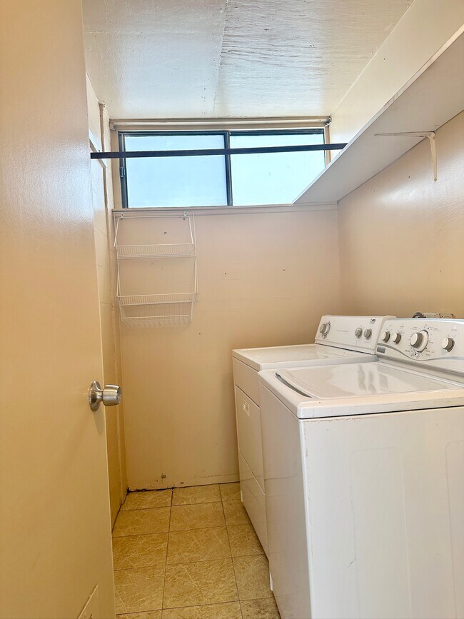 Building Photo - 2617 Cove Cay Dr