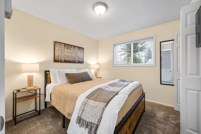 Building Photo - Beautifully updated 3 bedroom, 1 bath house in Eugene!