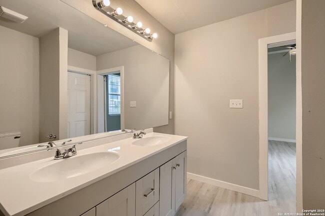 Building Photo - 517 Hicks Ave