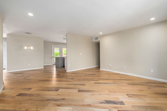 Building Photo - COMING SOON! Beautifully Remodeled 3 bedro...