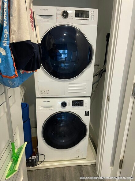 Building Photo - 55 W Fifth St