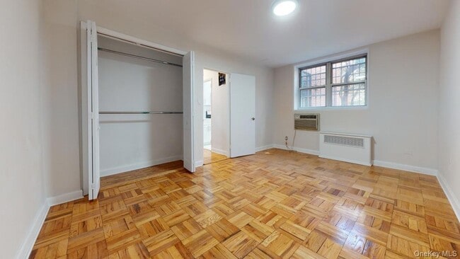 Building Photo - 66-15 Thornton Pl