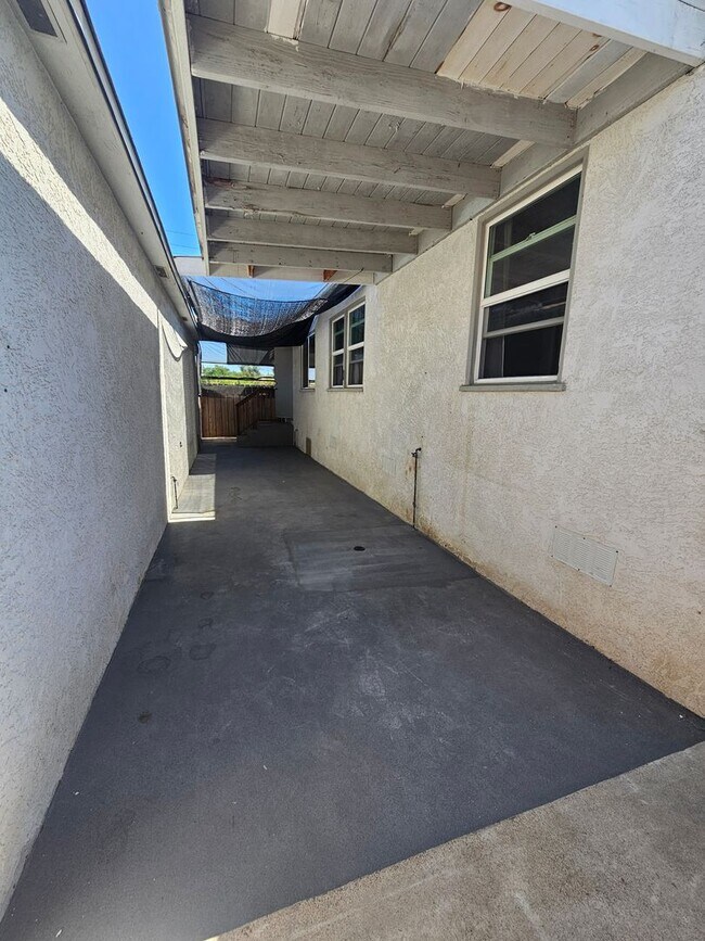 Building Photo - 7186 Central Ave