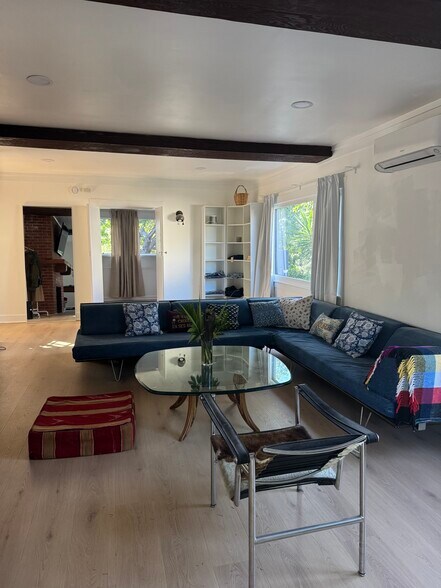 Building Photo - 5924 Hayes Ave