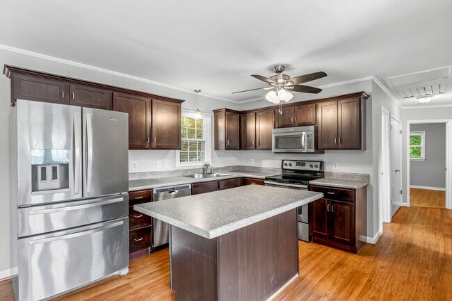 Building Photo - Updated Home, Stainless Steel Appliances, Wood Like Flooring, Deck, Garage!