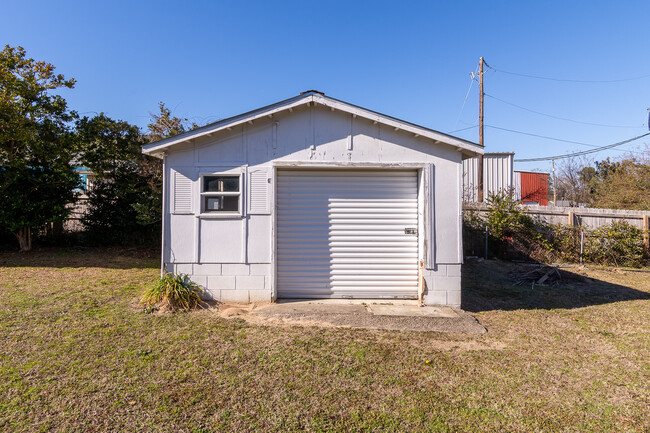 Building Photo - 1008 Fairview Rd