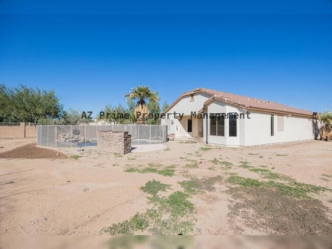 Building Photo - 2419 W Darrow St