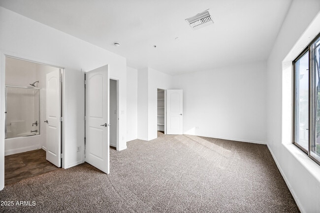 Building Photo - 4608 W Maryland Ave