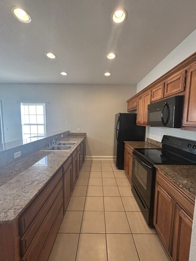 Building Photo - 3005 SW Amberwood Ave