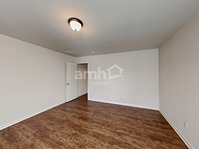 Building Photo - 4043 Clay Ct SE