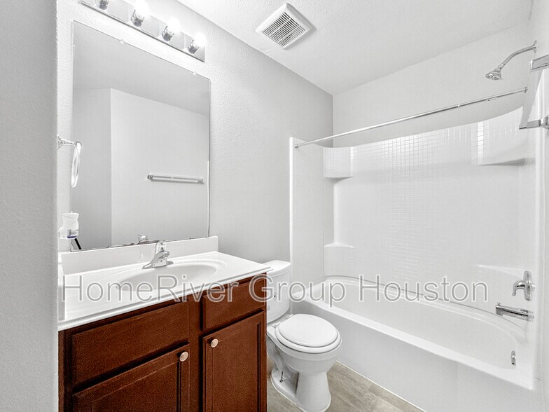 Building Photo - 503 Pedroso Dr