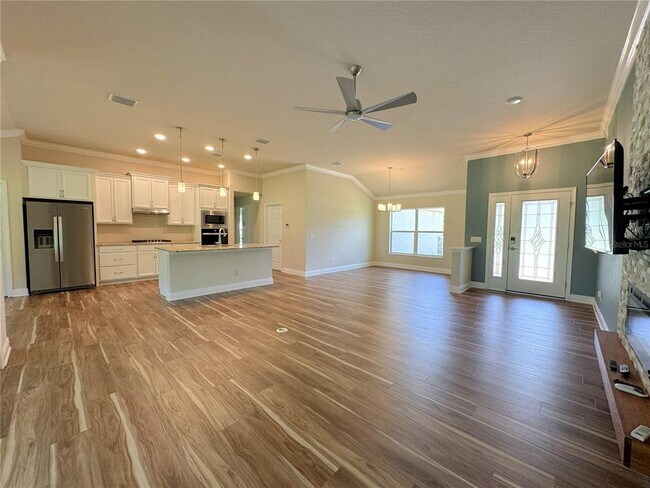 Building Photo - 1724 E Gate Dancer Cir