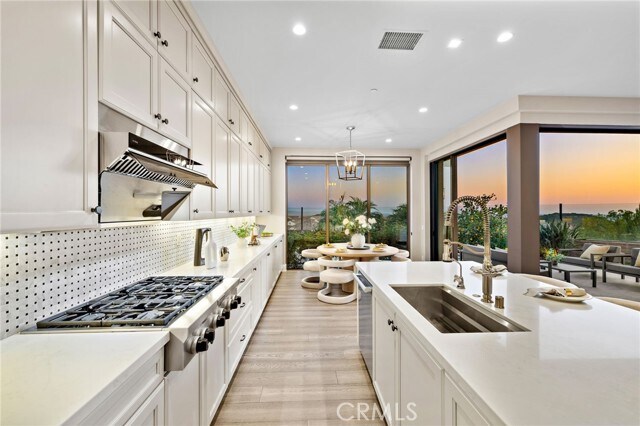 Building Photo - 168 Bellini