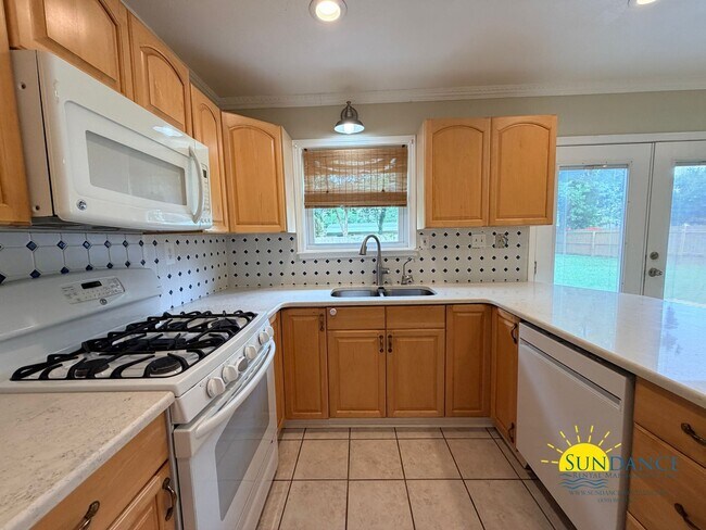 Building Photo - 48 Poulton Dr NW