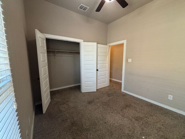 Building Photo - Luxury 3 Bed-2 Bath Duplex in NBTX!