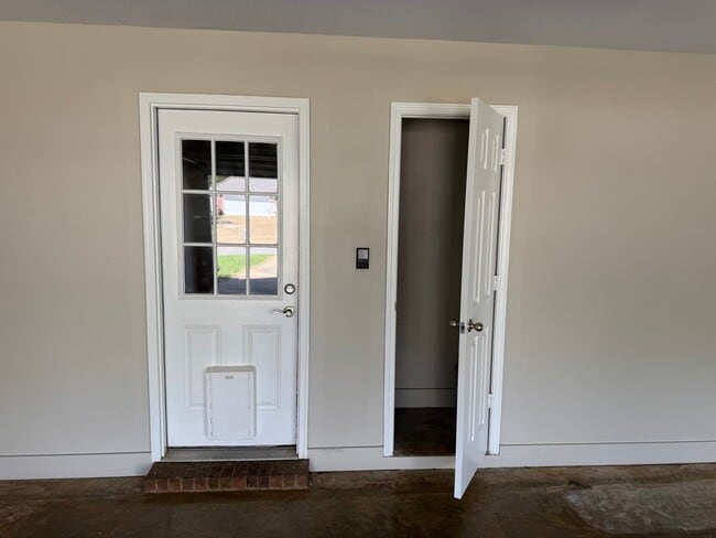 Building Photo - Great 3 bedroom 2.5 bath home!