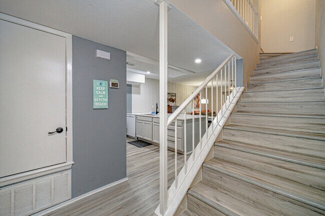 Building Photo - 1902 Bayhouse Dr