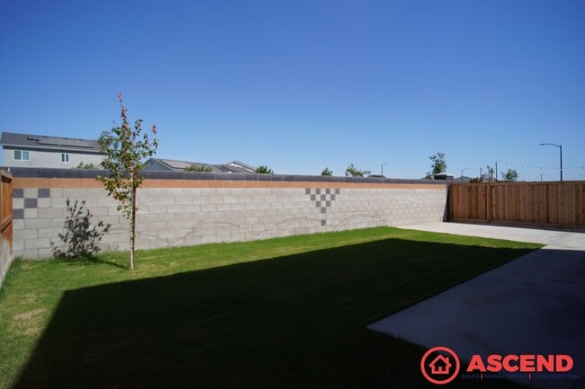 Building Photo - Stunning Home In Gossamer Grove!