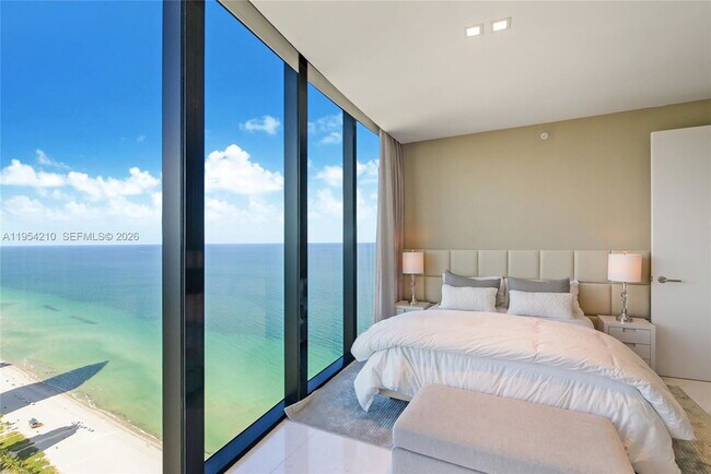 Building Photo - 18555 Collins Ave