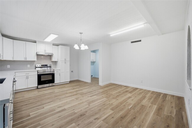 Building Photo - 2126 Quail Valley E Dr