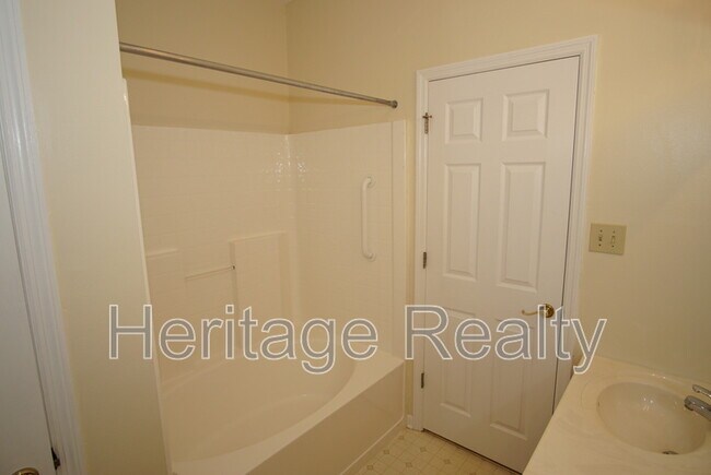 Building Photo - 2419 Glen Meadow Rd