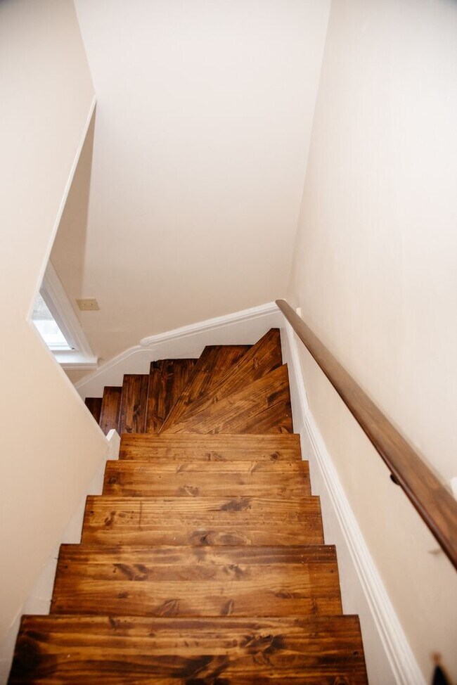 Building Photo - 253 E Main St